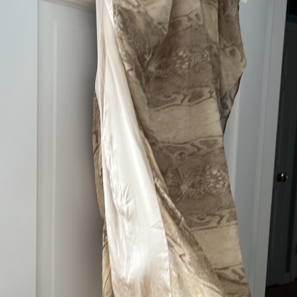 Bebe - Picture 3 of 5